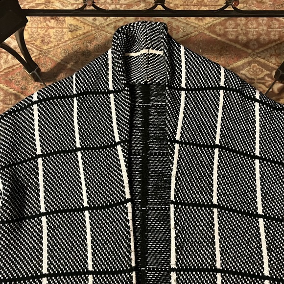 Black and White Shawl Collar Open Front Cardigan with Pockets size small - Picture 4 of 10